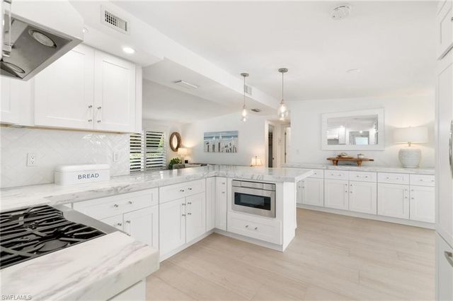 2180 Harbor LN, Naples, FL 34104
