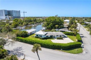 2180 Harbor LN, Naples, FL 34104