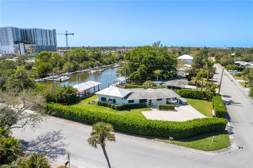 2180 Harbor LN, Naples, FL 34104