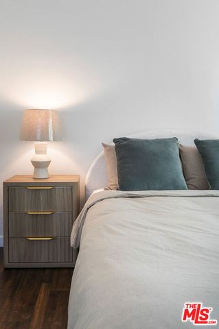 7853 Brighton Avenue, Los Angeles, CA 90047