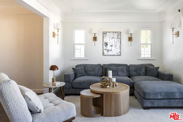 7853 Brighton Avenue, Los Angeles, CA 90047