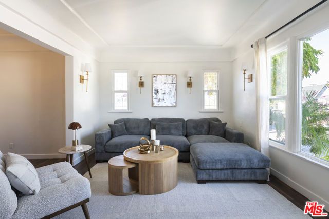 7853 Brighton Avenue, Los Angeles, CA 90047