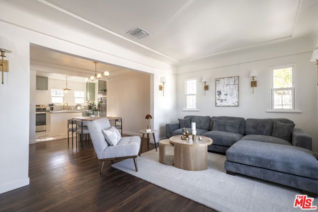 7853 Brighton Avenue, Los Angeles, CA 90047