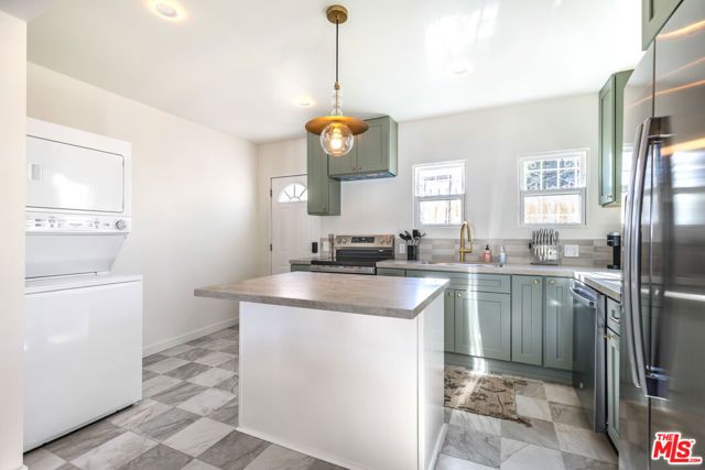 7853 Brighton Avenue, Los Angeles, CA 90047