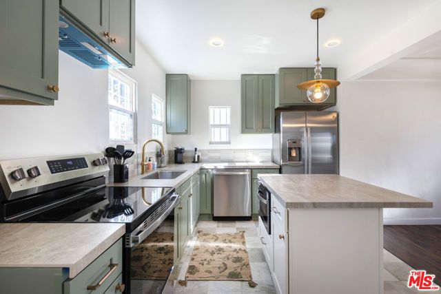 7853 Brighton Avenue, Los Angeles, CA 90047