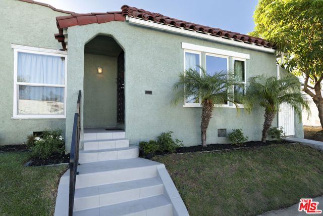 7853 Brighton Avenue, Los Angeles, CA 90047