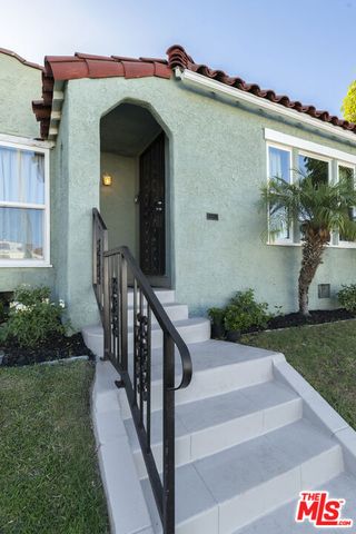 7853 Brighton Avenue, Los Angeles, CA 90047