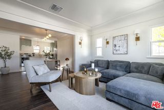 7853 Brighton Avenue, Los Angeles, CA 90047