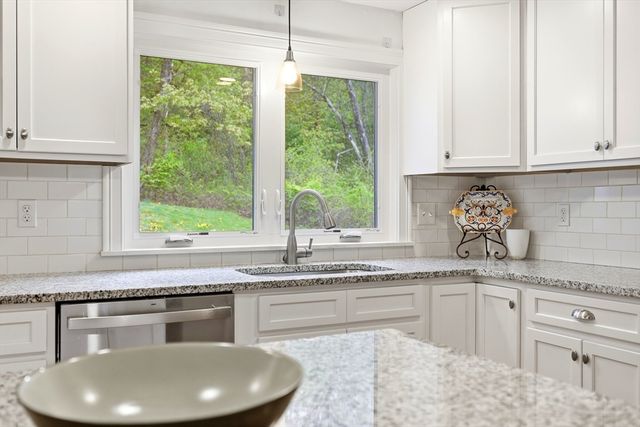 1185 Bay Road, Amherst, MA 01002