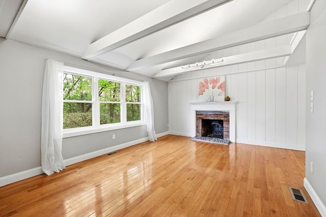 1185 Bay Road, Amherst, MA 01002