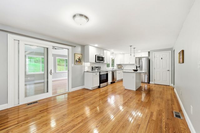 1185 Bay Road, Amherst, MA 01002