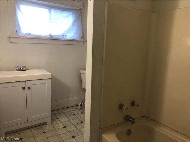 822 Highland Road NE, Canton, OH 44704