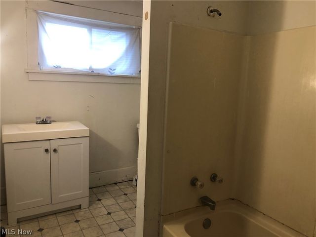 822 Highland Road NE, Canton, OH 44704