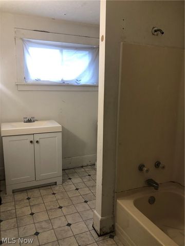 822 Highland Road NE, Canton, OH 44704