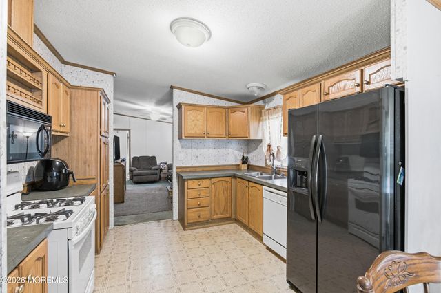 1 Circle Drive, Manchester, NJ 08759