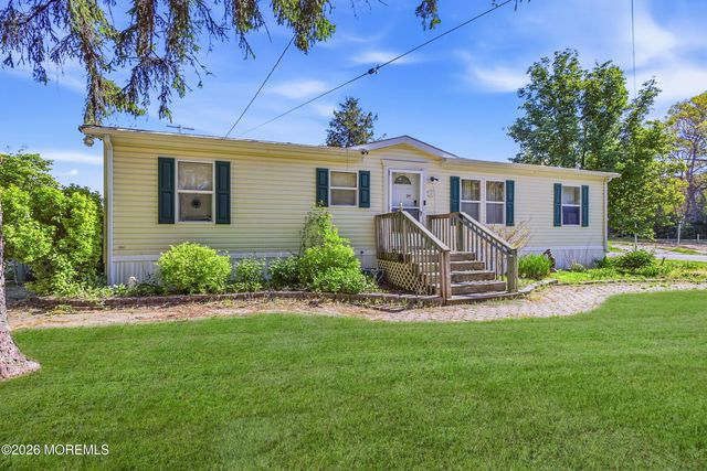 1 Circle Drive, Manchester, NJ 08759