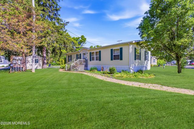 1 Circle Drive, Manchester, NJ 08759