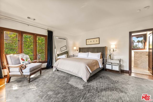 2052 S Hobart Boulevard, Los Angeles, CA 90018