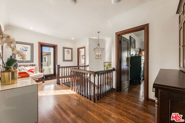 2052 S Hobart Boulevard, Los Angeles, CA 90018