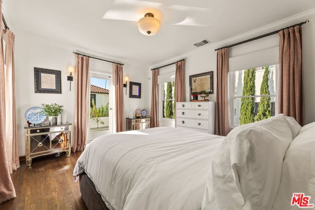 2052 S Hobart Boulevard, Los Angeles, CA 90018