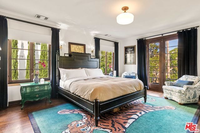 2052 S Hobart Boulevard, Los Angeles, CA 90018