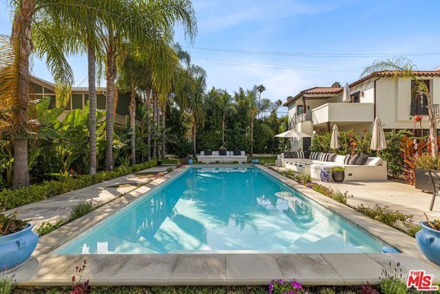 2052 S Hobart Boulevard, Los Angeles, CA 90018