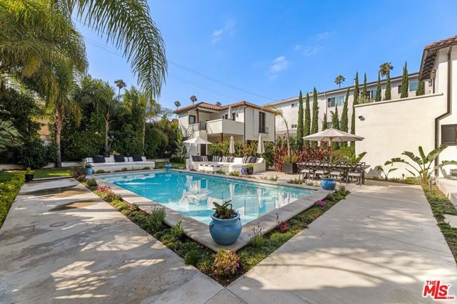 2052 S Hobart Boulevard, Los Angeles, CA 90018