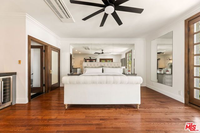 2052 S Hobart Boulevard, Los Angeles, CA 90018