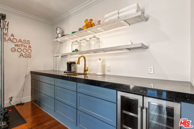 2052 S Hobart Boulevard, Los Angeles, CA 90018