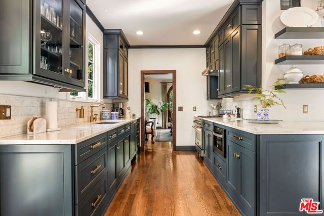 2052 S Hobart Boulevard, Los Angeles, CA 90018