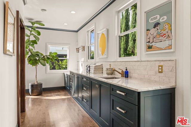 2052 S Hobart Boulevard, Los Angeles, CA 90018