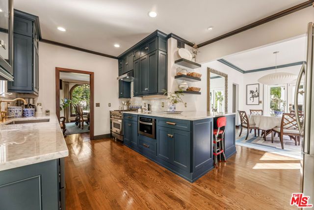 2052 S Hobart Boulevard, Los Angeles, CA 90018