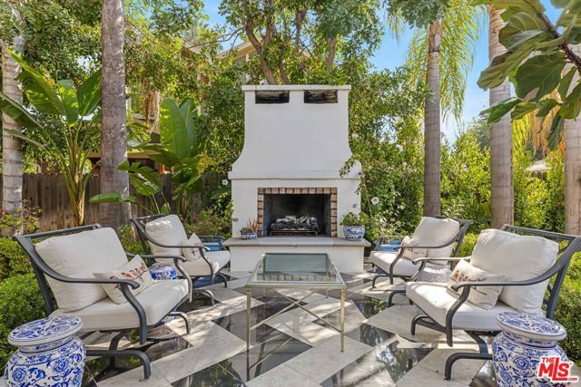 2052 S Hobart Boulevard, Los Angeles, CA 90018