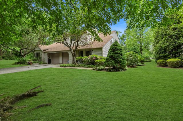 5 Lakeridge Drive, Huntington, NY 11743