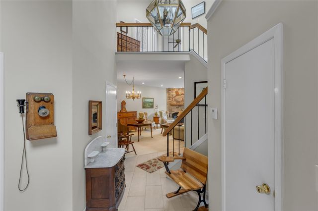 5 Lakeridge Drive, Huntington, NY 11743