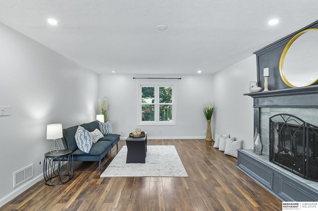 418 Bellevue Boulevard N, Bellevue, NE 68005