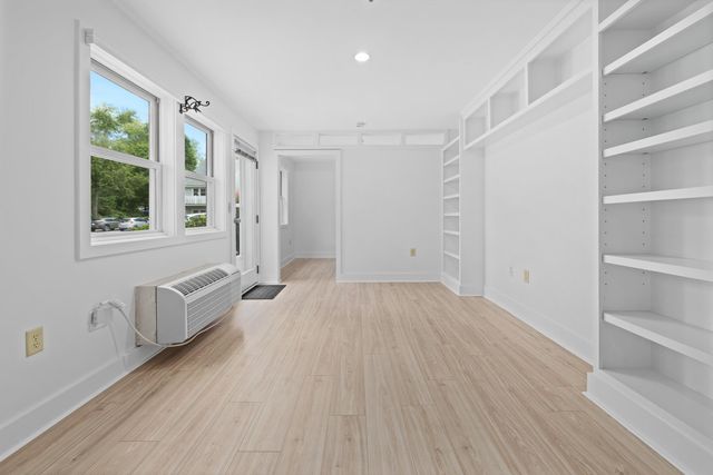 53 Lyme Rd Apt 10, Hanover, NH 03755