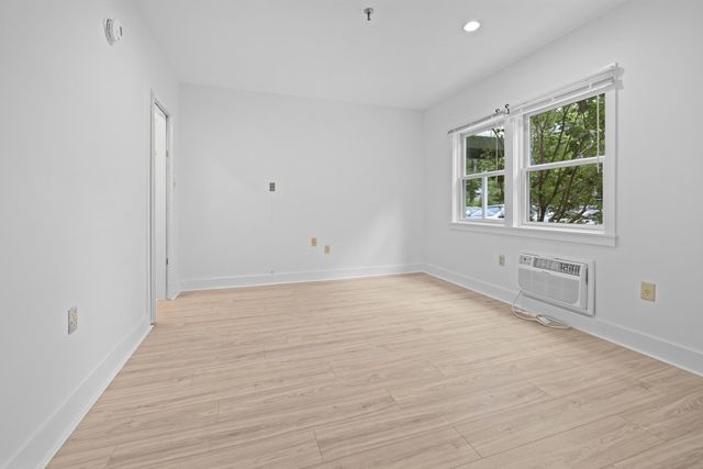 53 Lyme Rd Apt 10, Hanover, NH 03755