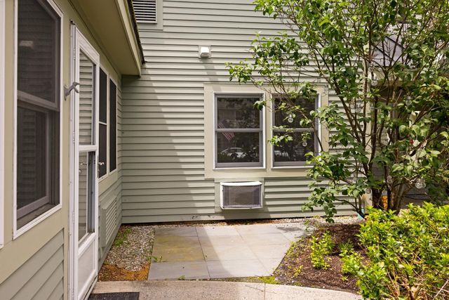 53 Lyme Rd Apt 10, Hanover, NH 03755