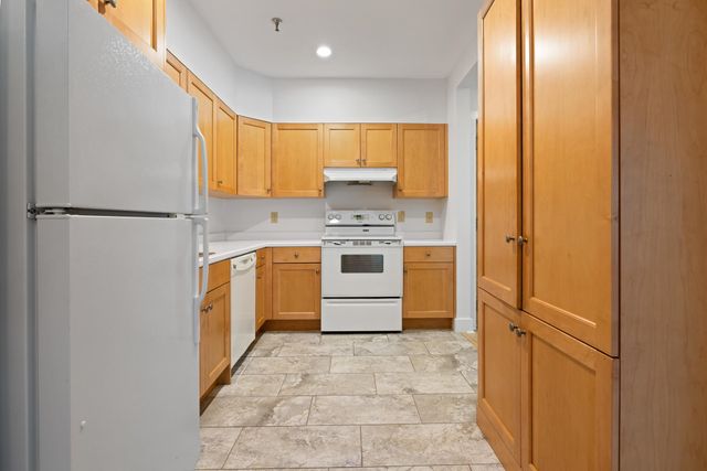 53 Lyme Rd Apt 10, Hanover, NH 03755