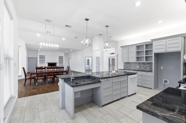 2541 Town View Drive, Cedar Hill, TX 75104