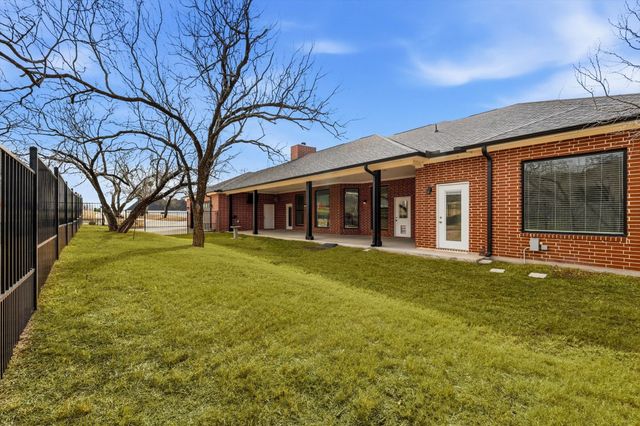 2541 Town View Drive, Cedar Hill, TX 75104