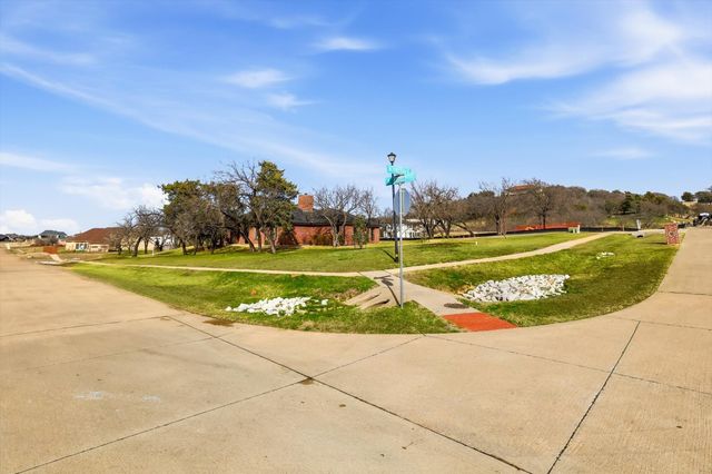 2541 Town View Drive, Cedar Hill, TX 75104