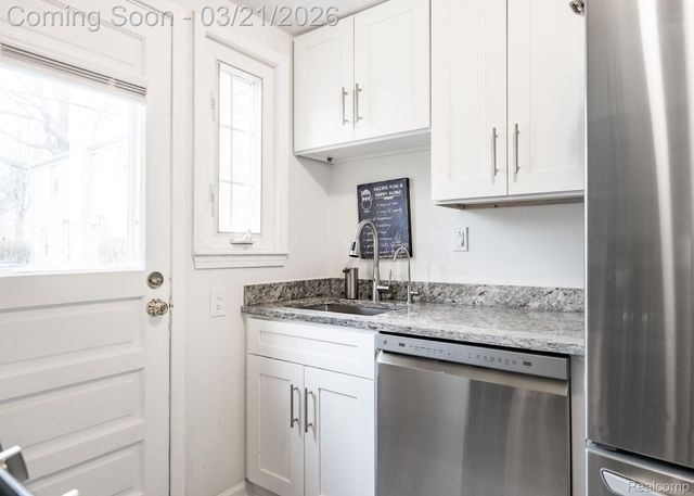 683 Graefield Court, Birmingham, MI 48009