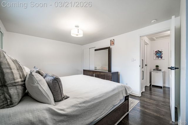 683 Graefield Court, Birmingham, MI 48009