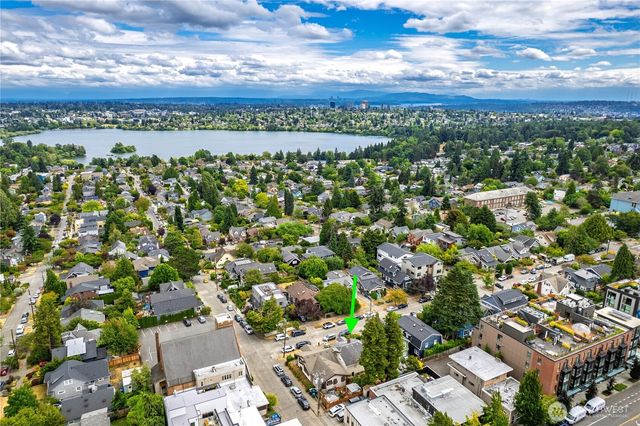 6823 Phinney Avenue N, Seattle, WA 98103