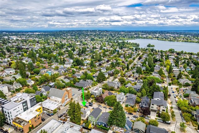 6823 Phinney Avenue N, Seattle, WA 98103