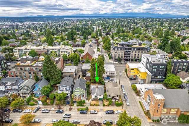 6823 Phinney Avenue N, Seattle, WA 98103