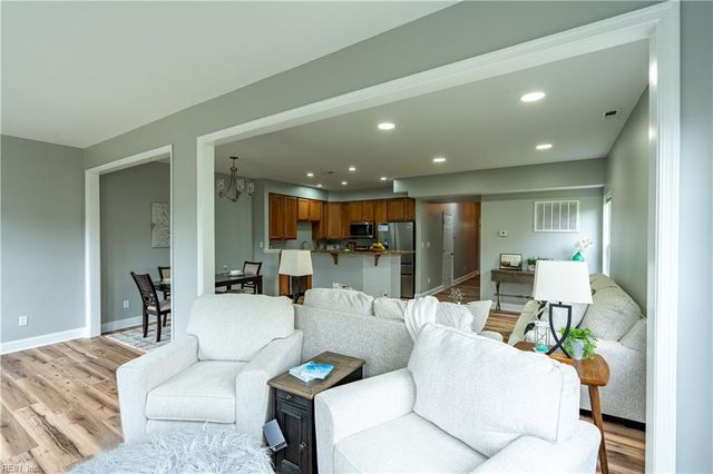206 Ashton DR, Yorktown, VA 23690