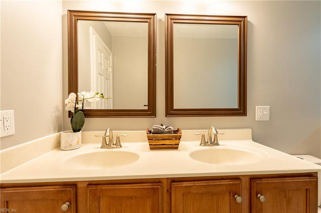 206 Ashton DR, Yorktown, VA 23690